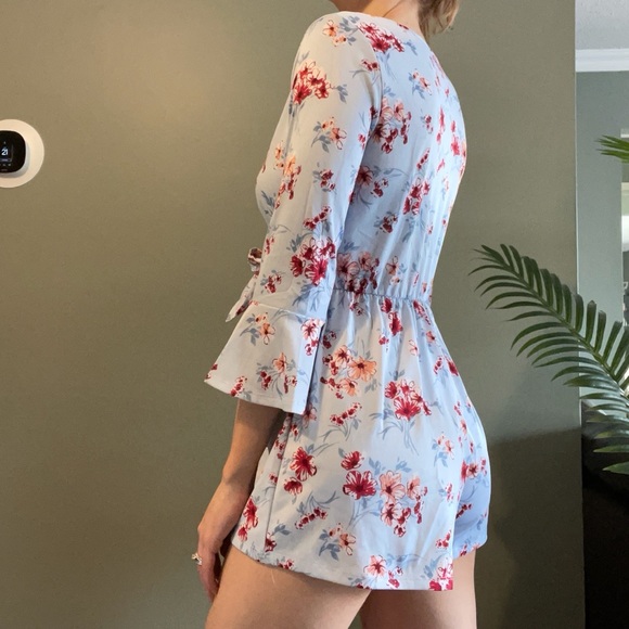 Cute floral Summer Romper - Picture 2 of 3